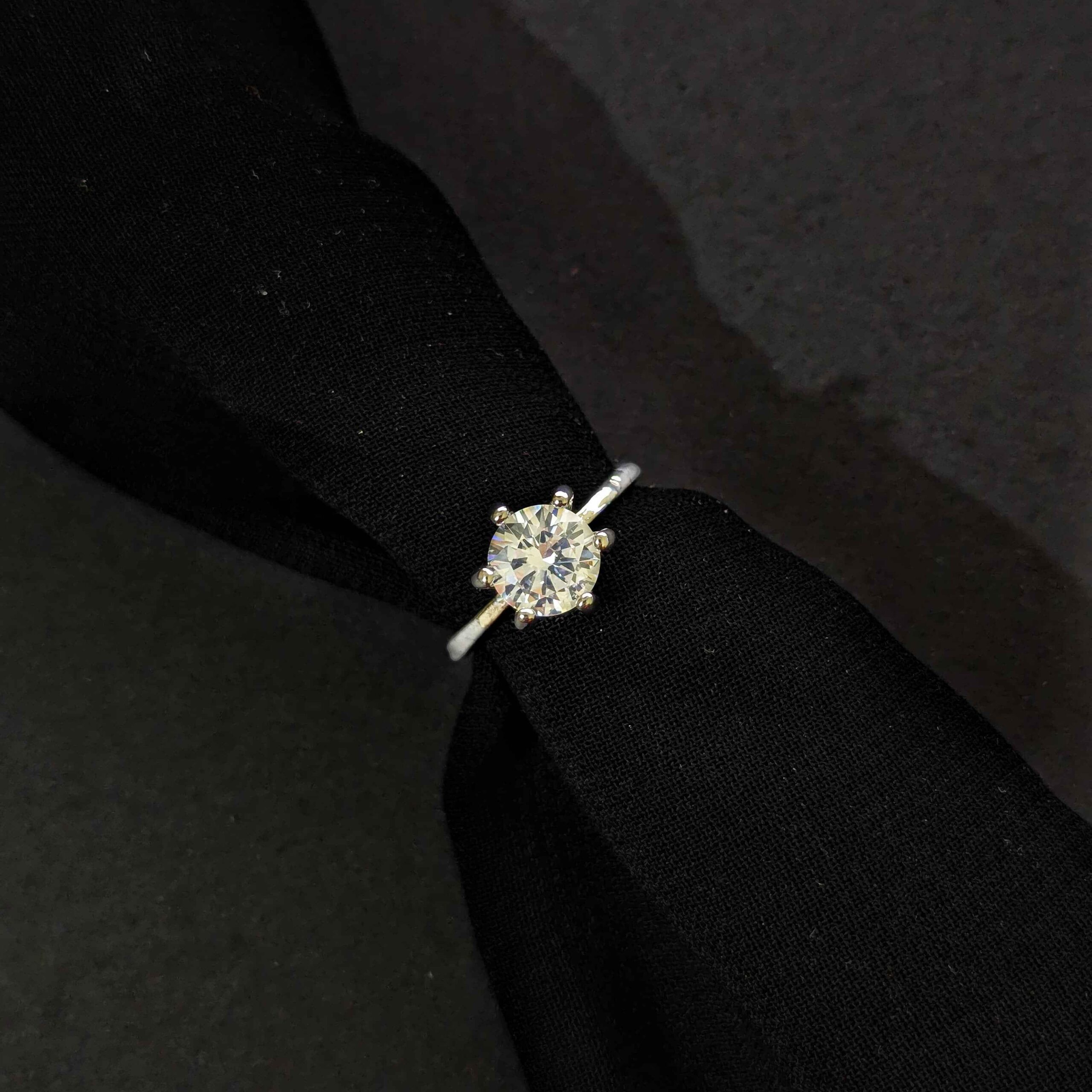 Beautiful Classic Design 6 Claw Setting Rings Flower Basket Silver Ring for girls / women Beautiful Luxury ring