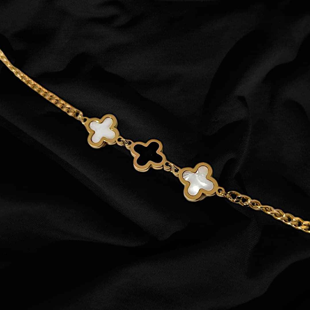 Gold Plated Black And White Clover Bracelet – Anti-Tarnish Stainless Steel Jewelry for Women and Girls