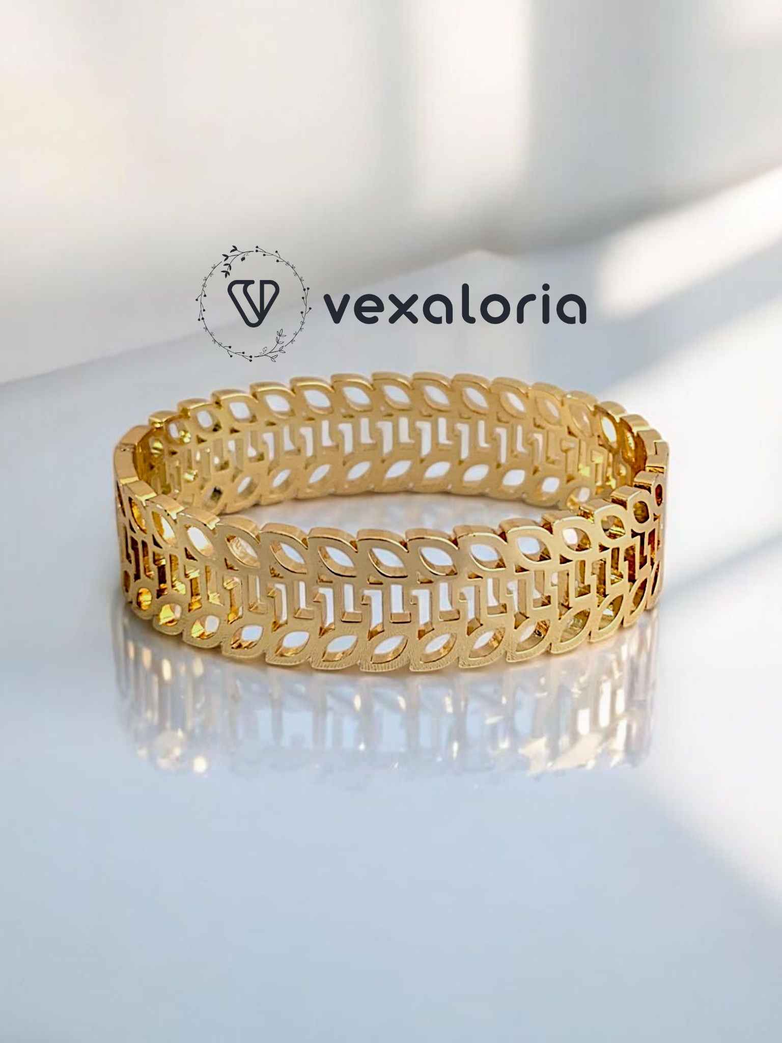 Leafy Glamour Chick Bracelet / Cuff