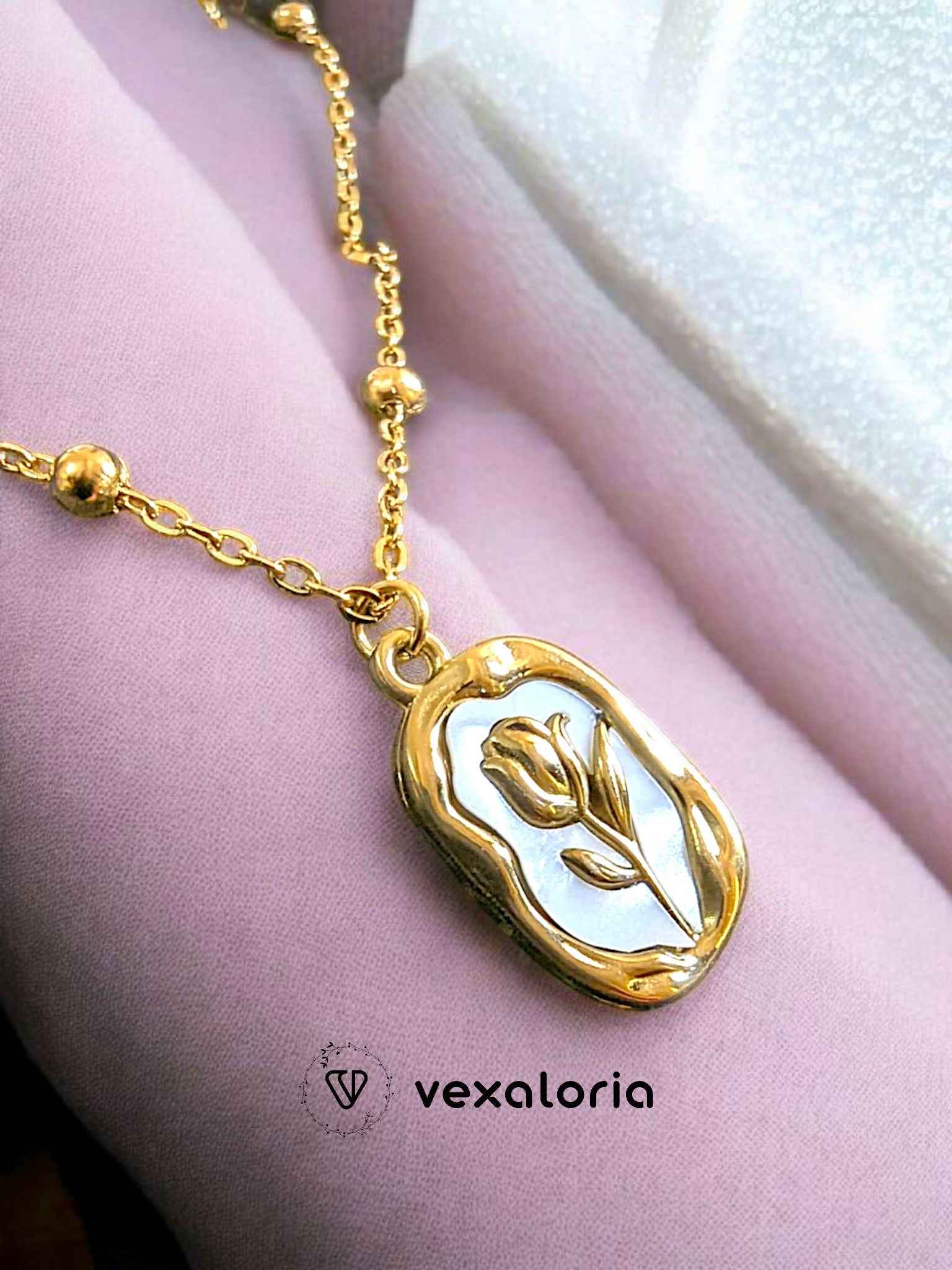 1pc Elegant And Fashionable Rose Carving Design 18k Gold Plated Stainless Steel Pendant Necklace With Rose Decoration, For girls and Women